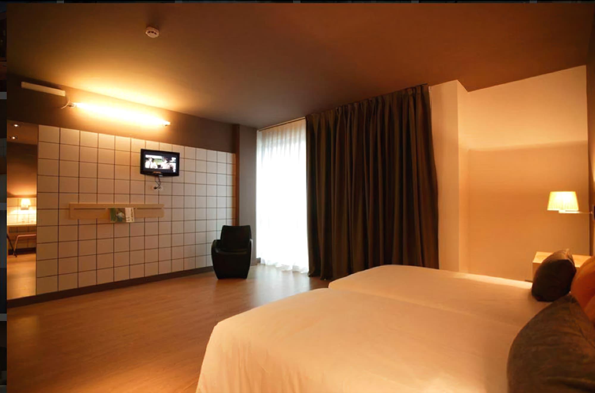 Ele Hotelandgo Arasur Miranda de Ebro Exterior photo