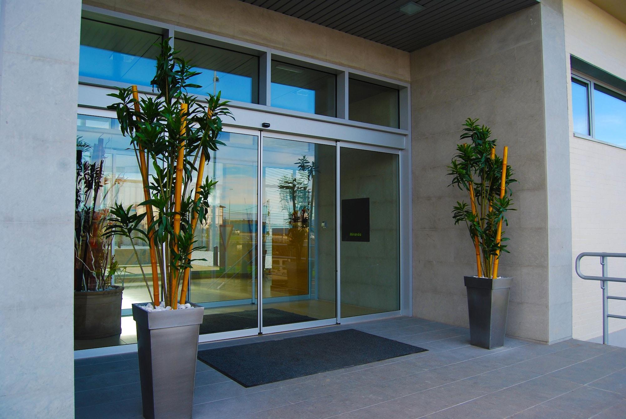 Ele Hotelandgo Arasur Miranda de Ebro Exterior photo